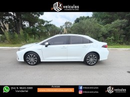 TOYOTA - COROLLA - 2022/2023 - Branca - R$ 156.900,00