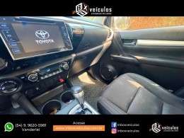 TOYOTA - HILUX - 2018/2019 - Branca - R$ 187.900,00