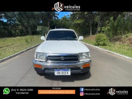 TOYOTA - HILUX SW4 - 1997/1998 - Branca - R$ 67.900,00