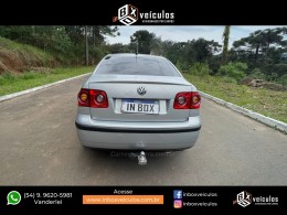 VOLKSWAGEN - POLO SEDAN - 2008/2009 - Preta - R$ 31.900,00