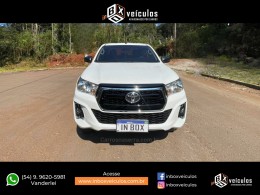 TOYOTA - HILUX - 2018/2019 - Branca - R$ 187.900,00