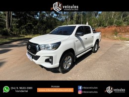 TOYOTA - HILUX - 2018/2019 - Branca - R$ 187.900,00