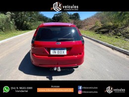 FORD - FIESTA - 2011/2012 - Vermelha - R$ 27.900,00