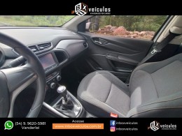 CHEVROLET - ONIX - 2014/2015 - Branca - R$ 51.900,00