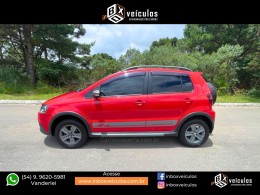 VOLKSWAGEN - CROSSFOX - 2011/2012 - Vermelha - R$ 43.900,00