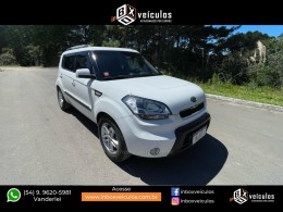 KIA MOTORS - SOUL - 2011/2012 - Branca - R$ 48.900,00