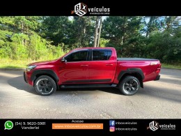 TOYOTA - HILUX - 2017/2017 - Vermelha - R$ 159.900,00